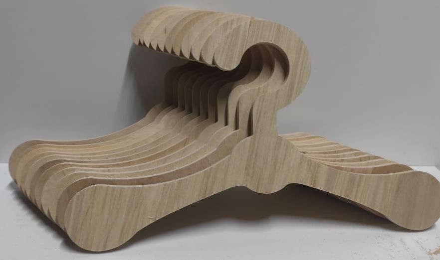 Продам вешалки деревянные