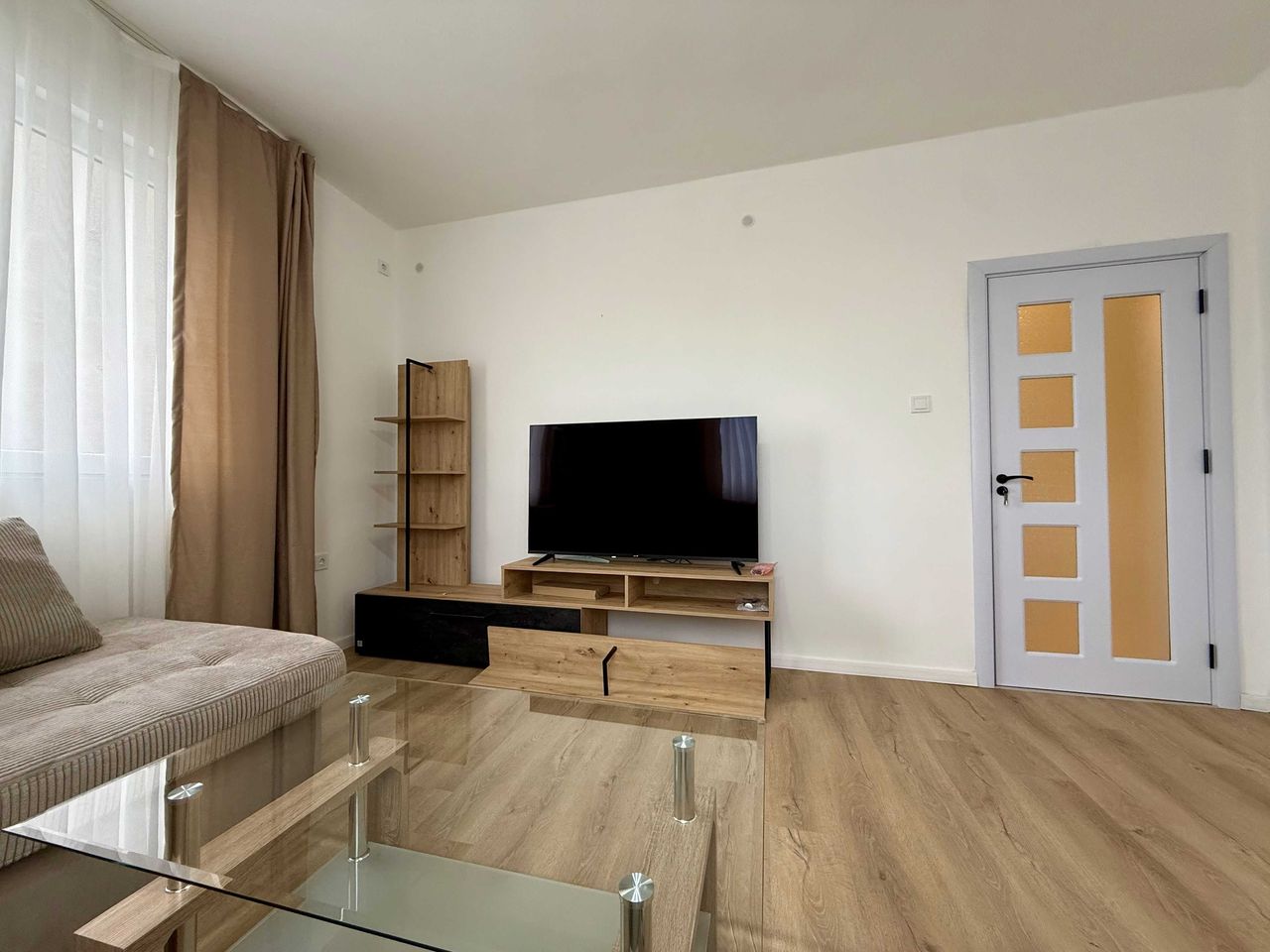 Дава се под наем Тристаен апартамент в Асеновград - 110 кв.м за 510 € - Снимка #7