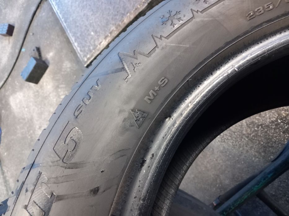 Dunlop 235 60 r18 iarna