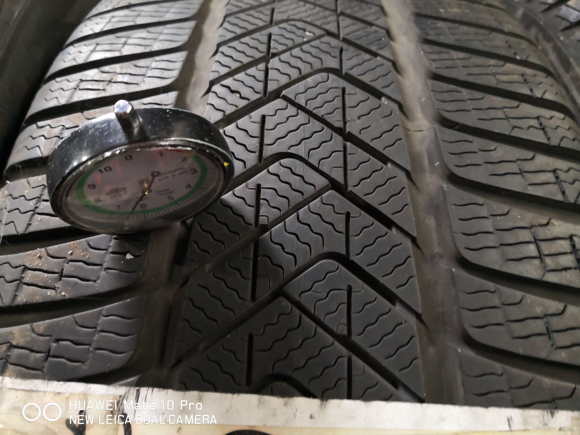 225 45 18 предни и 255 40 18 задни гуми Pirelli спорт пакет 18 цола