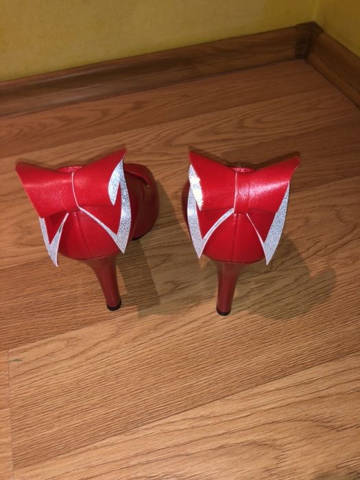 NOU- Pantofi dama,piele naturală, model deosebit, mărimea 39