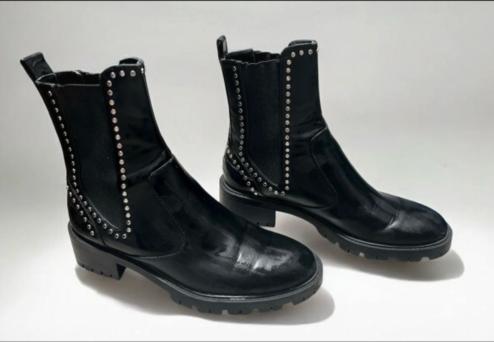 Ghete damă negre cu ținte decorative – stil rock