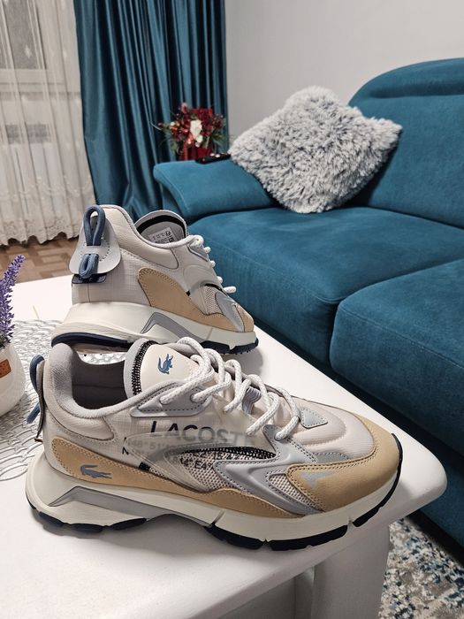 Vând adidasi Lacoste