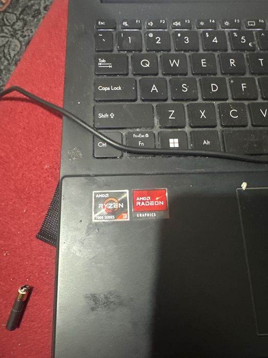 Vand laptop asus vivobook