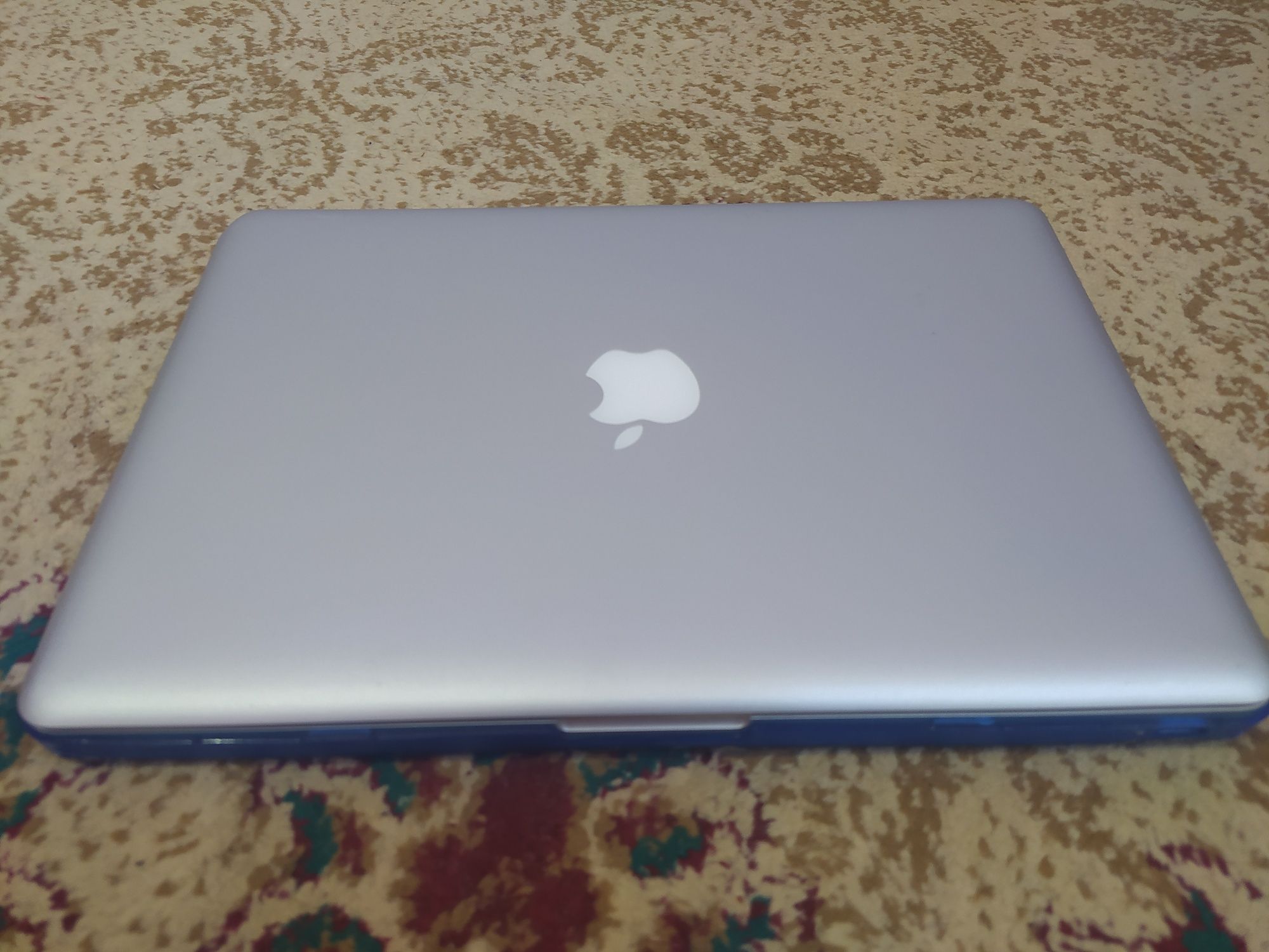 MacBook pro 13".  2012