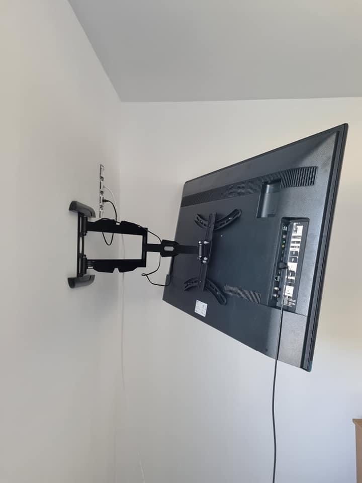 Montaj TV cu suport pe perete / tavan Instalari canale TV si cablu tv