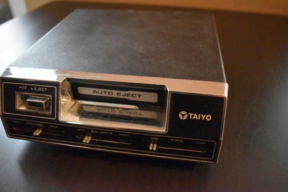 Автентичен касетофон за ретро автомобили
