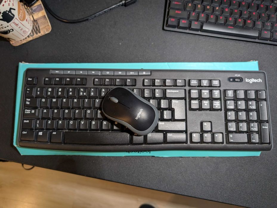 Logitech Безжични мишка (m185) и клавиатура (k270)