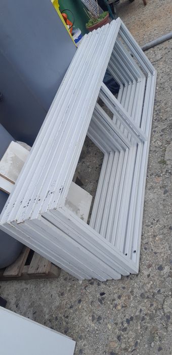 Vand rafturi  metalice cu placa din PAL