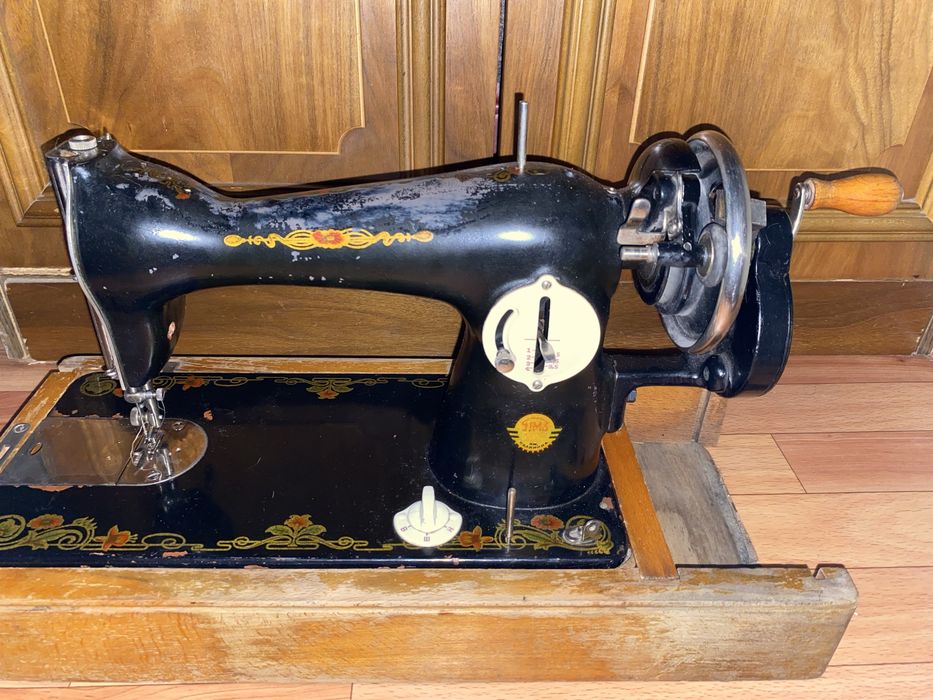 Продам швейную машинку на запчасти