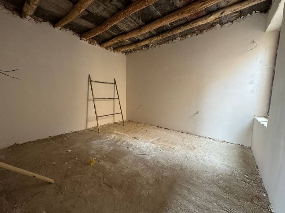 Продается коттедж на Амира Темура. 2.2 сотки