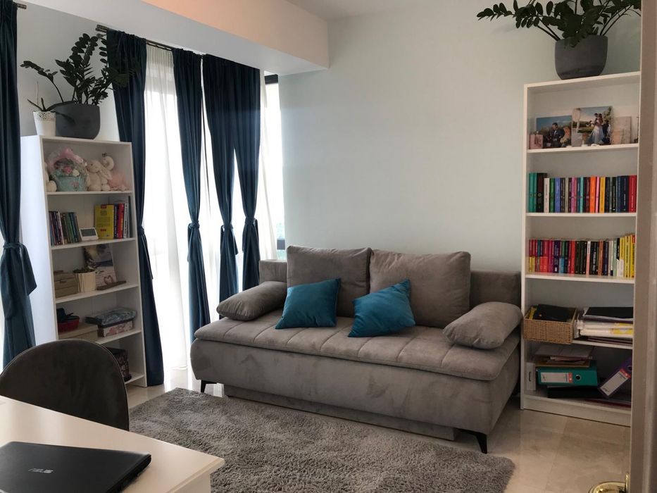 Canapea 3 locuri, extensibila, gri cu perne si lada pentru depozitare