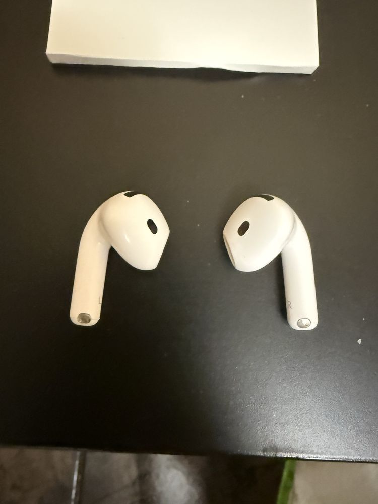 Airpods 4 слушалки
