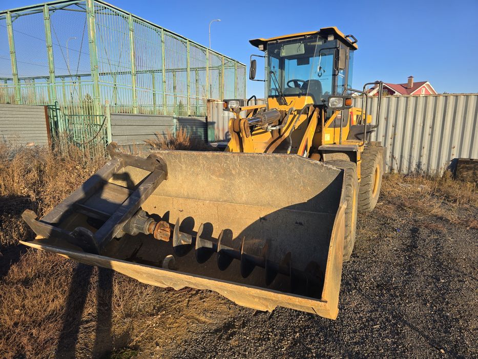 Погрузчик 2in1, ковш 2.2м3 куб, с ямобуром (шнек 2000×350мм)