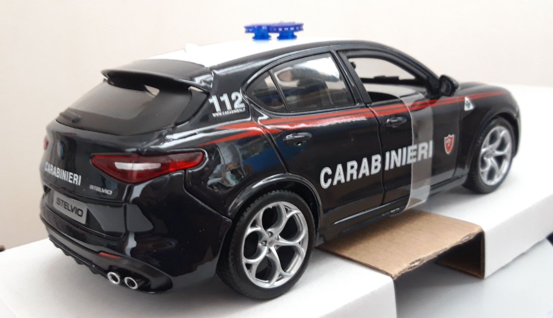 ALFA ROMEO Ctelvio Giulietta BBURAGO 1:24 м. от серията CARABINIERI