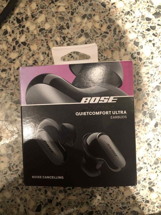 Casti wireless Bose QuiteComfort Ultra Earbuds.