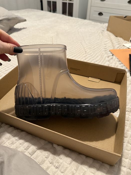 Cizme Ugg noi marimea 38 se pot purta si fara blanita