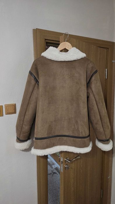 Оувърсайз яке с мека подплата - тъмно бежово