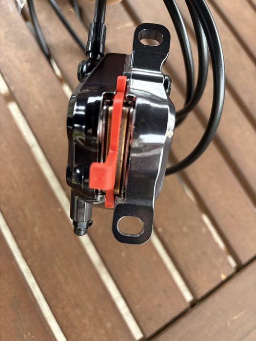 Shimano Deore XT BR-M8120 нови спирачки