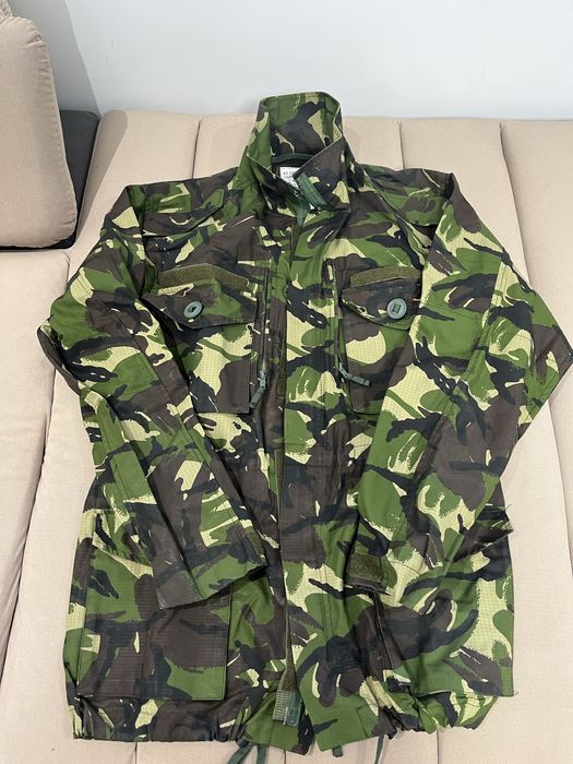 Costum camuflaj pădure