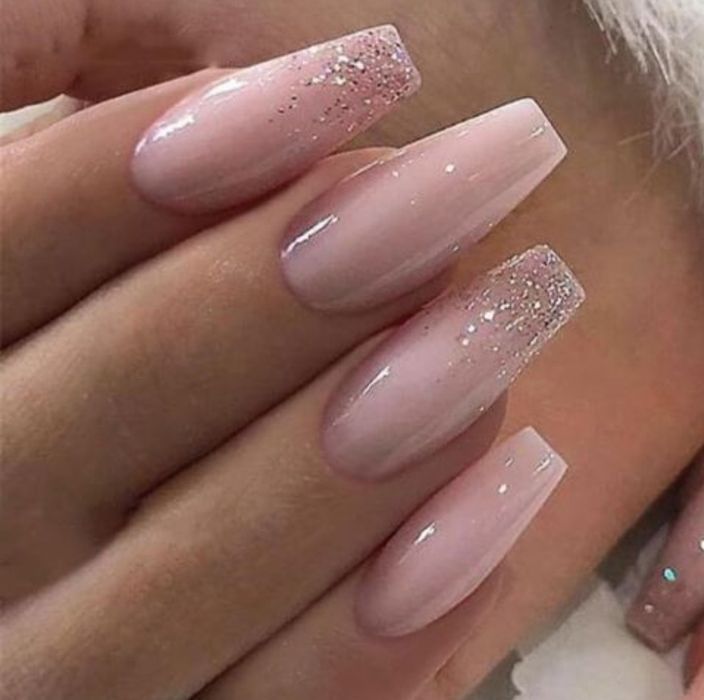 Manichiură și pedichiură semipermanentă.      Craiova  .