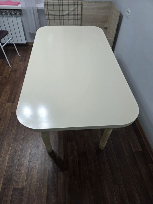 Продам кухонный стол.