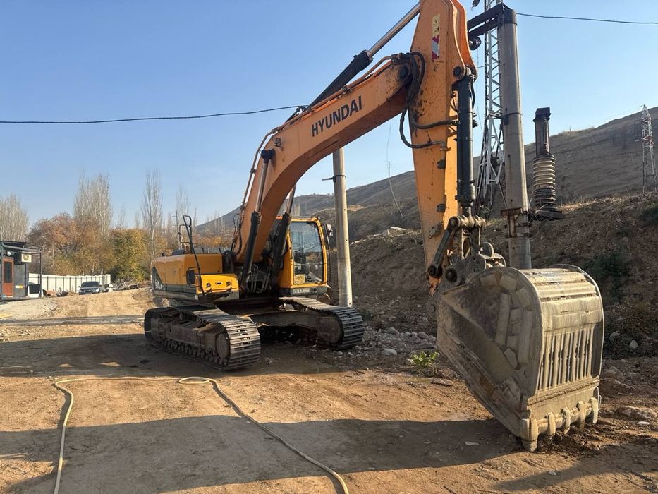 СРОЧНО! Сотилади экскаватор йили 2014 ХУНДАЙ 300 лик (Гусеничный)