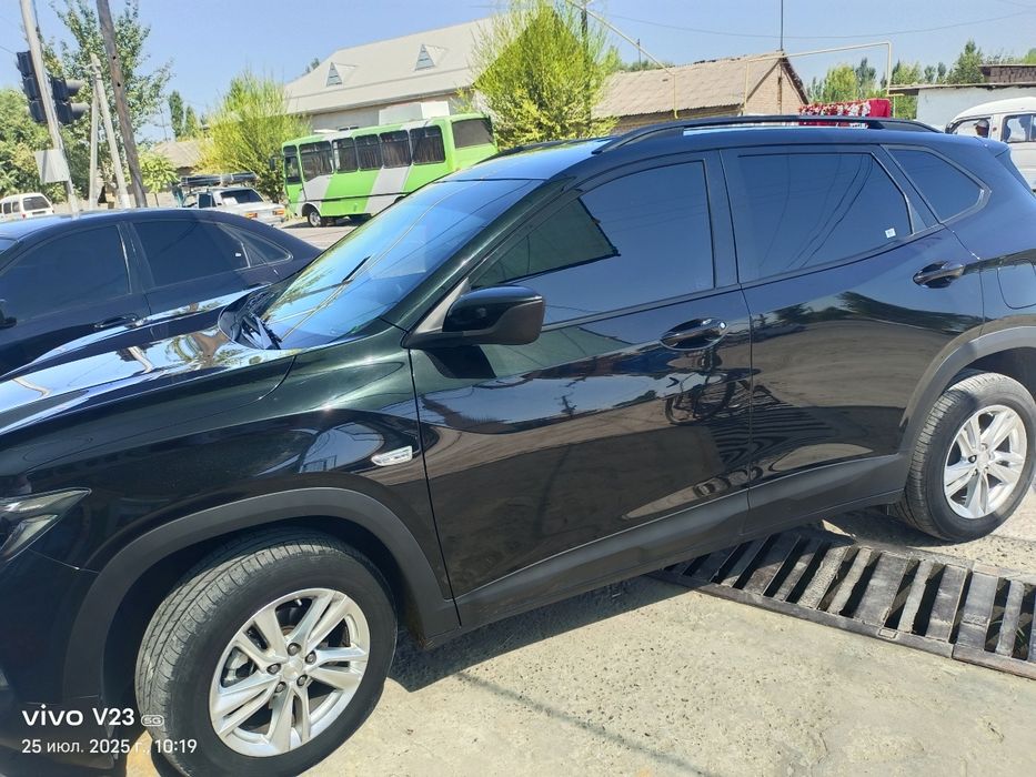 chevrolet tracker 2