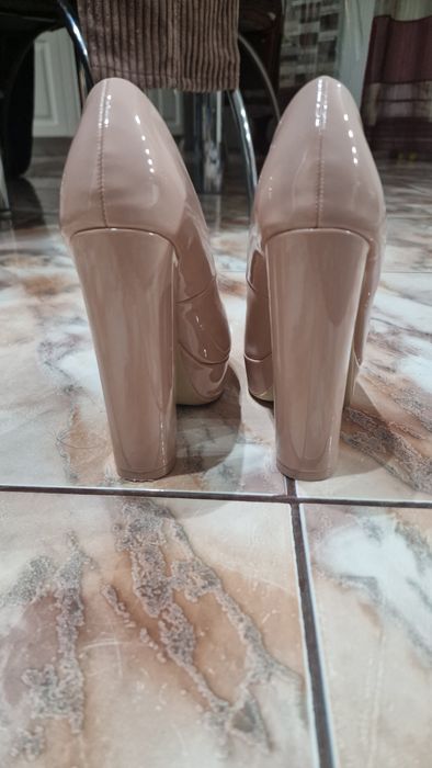 Pantofi cu toc si platforma nude