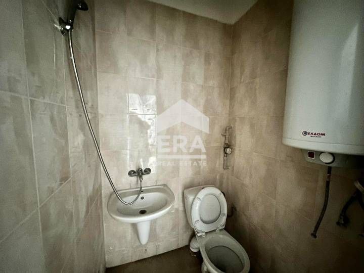 Продава се помещение, за търговска дейност