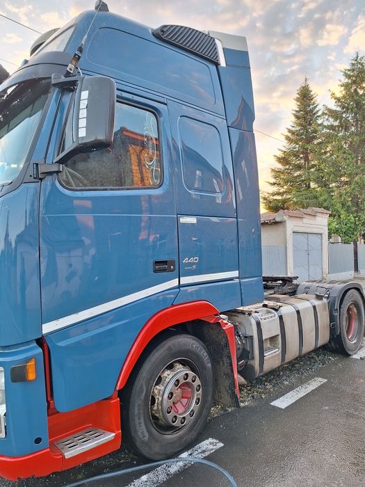 Semiremorca Schmitz, Cap tractor Volvo EEV FH 460