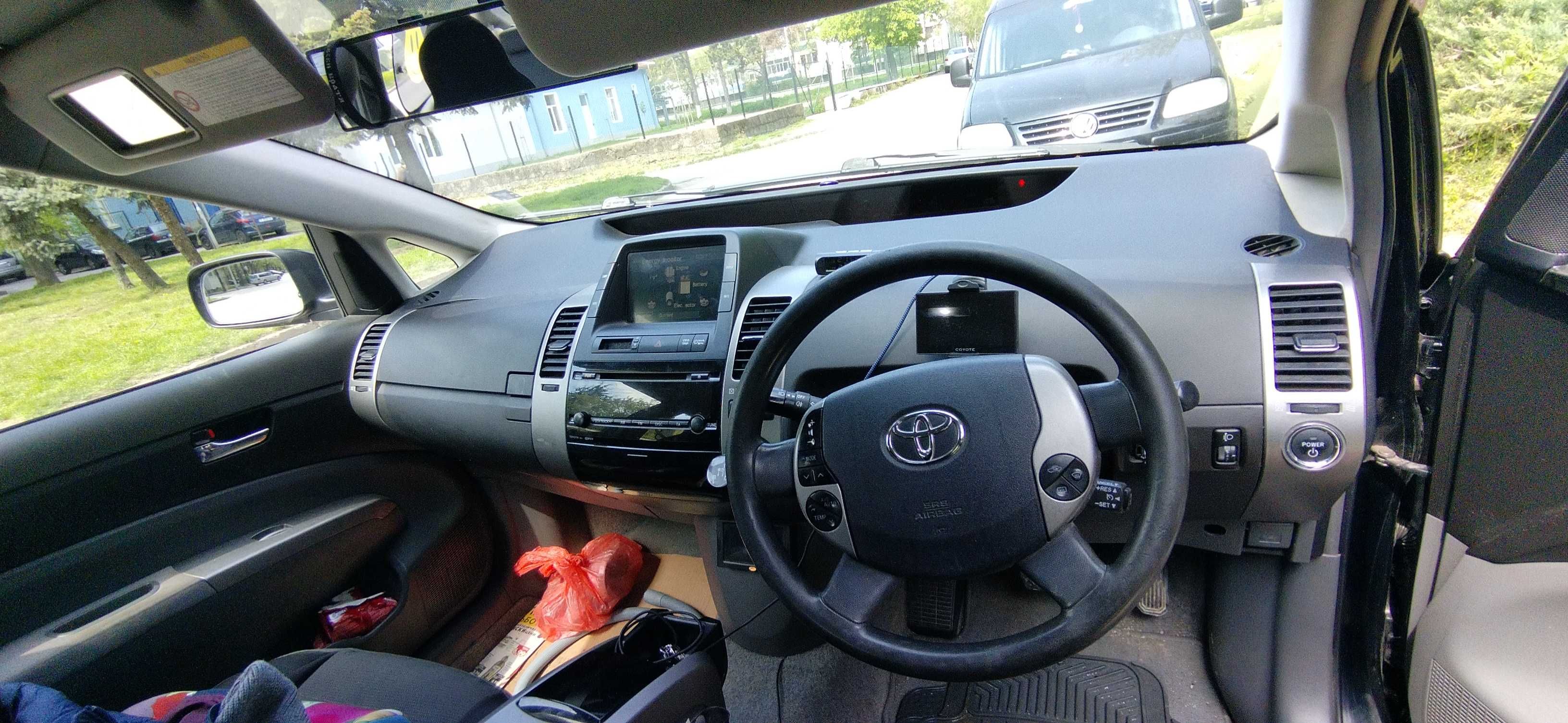 Toyota Prius Hybrid десен волан