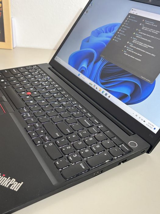 Lenovo E15• 15,6• i5-11 Th gen• 16gb ram• SSD 256• bateria 5 ore