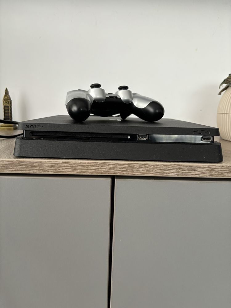 Playstation 4 slim