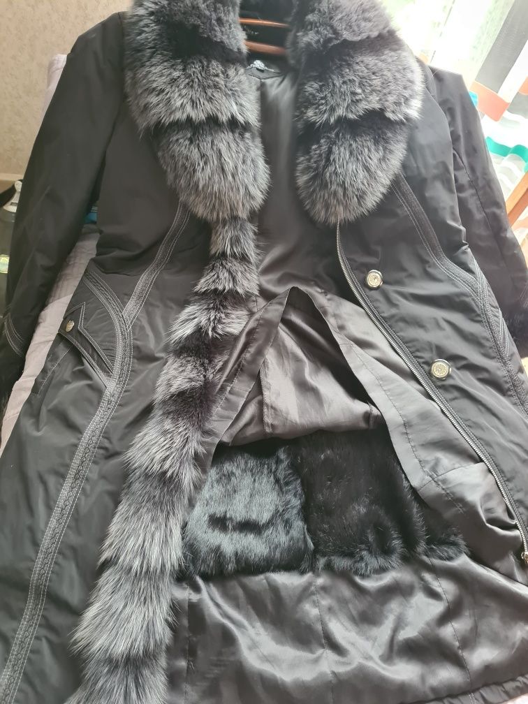 Зимнее пальто с подкладом из натурального меха