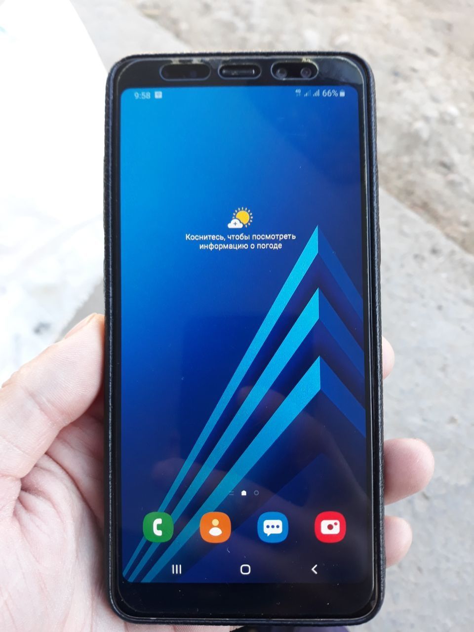 Samsung A8+ 2018  хотира 32 сотилади