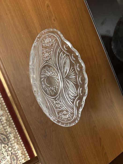 Посуда из хрусталя и стола