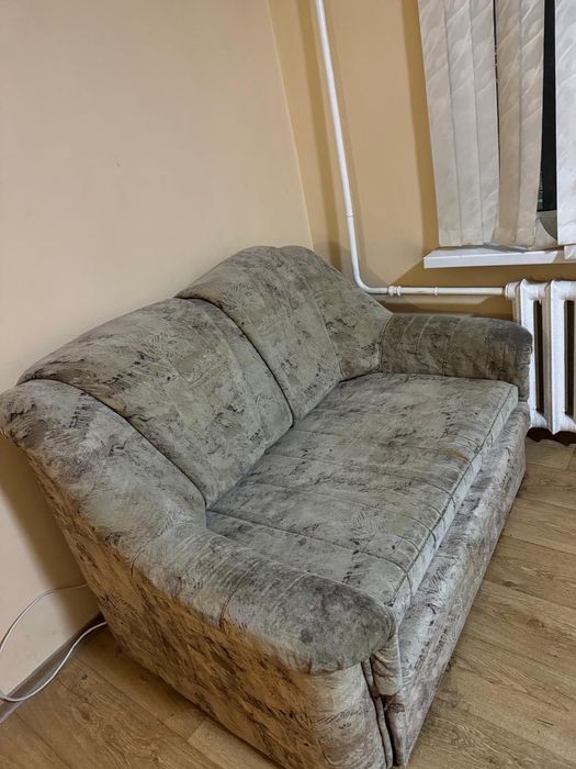 Отдам бесплатно самовывоз диван