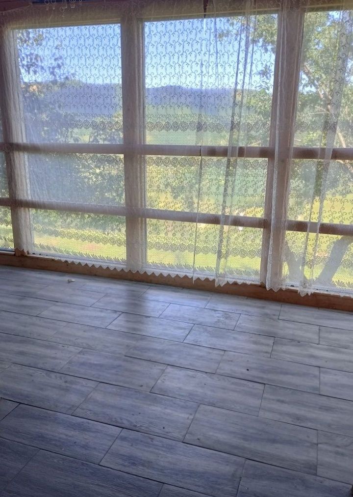 Închiriez cabana cu ciubăr la munte Cabana de închiriat cu piscina