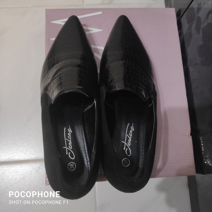 Продавам - нови дамски обувки номер 38