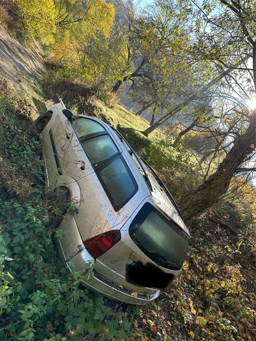 Vand Ford focus pentru  dezmembrare an 2001