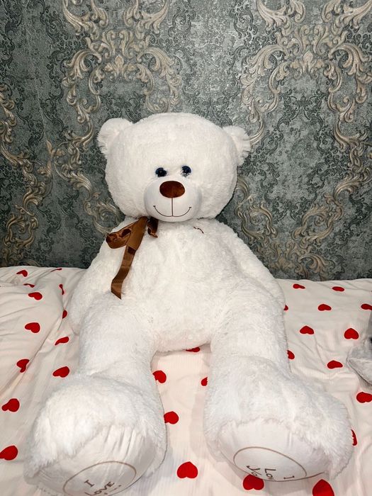 Огромная плющевая мишка