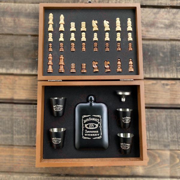 Подаръчен комплект Шах Jack Daniels флакс за алкохол+чашки/фунийка