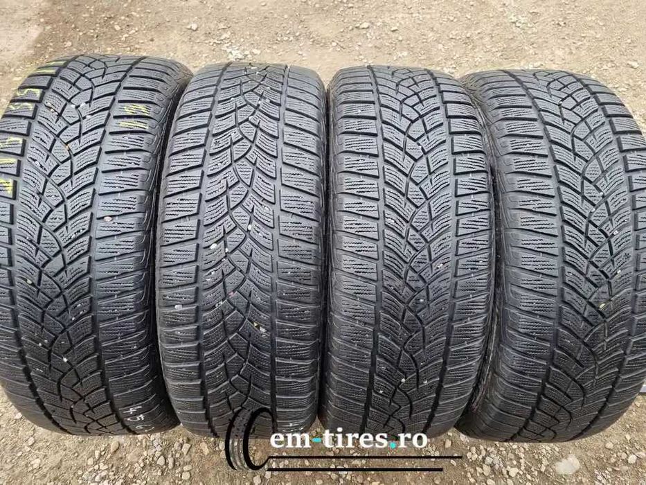 SET 4 Anvelope Iarna 215/55 R17 GOODYEAR UltraGrip Performance + 98V