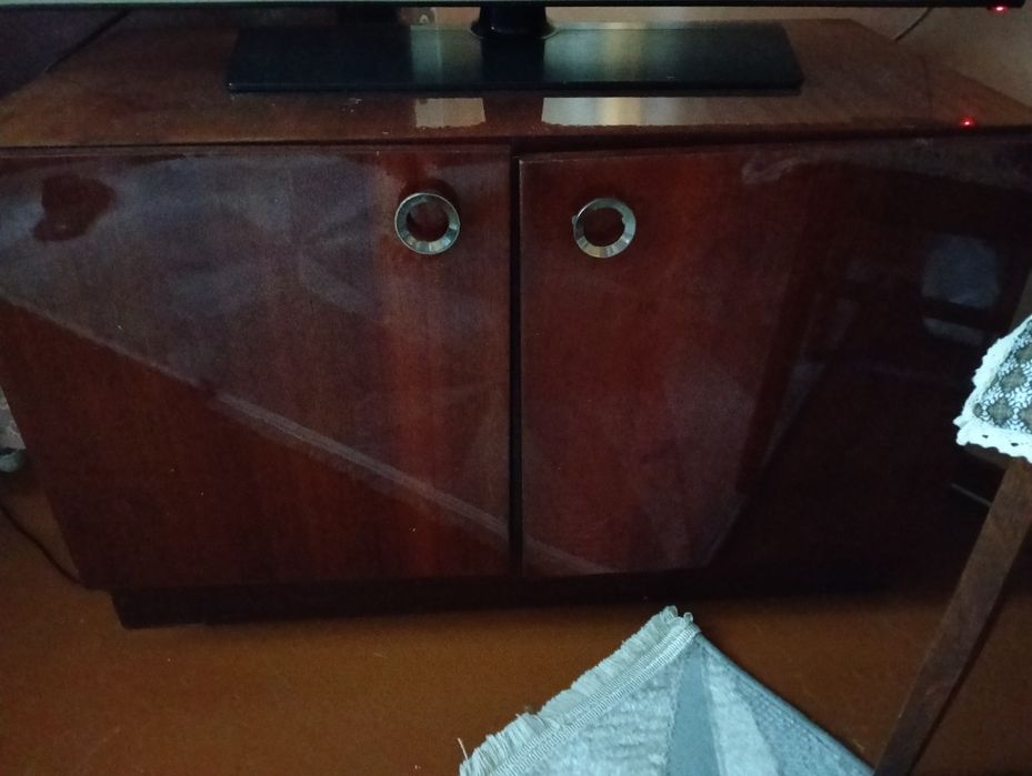 Продам тумбочку под телевизор