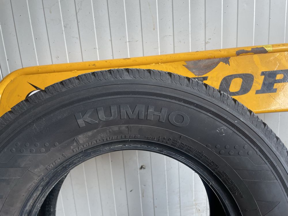 2бр. Kumho Winter Portran CW11 225/70/15C, 6мм, ДОТ 2022