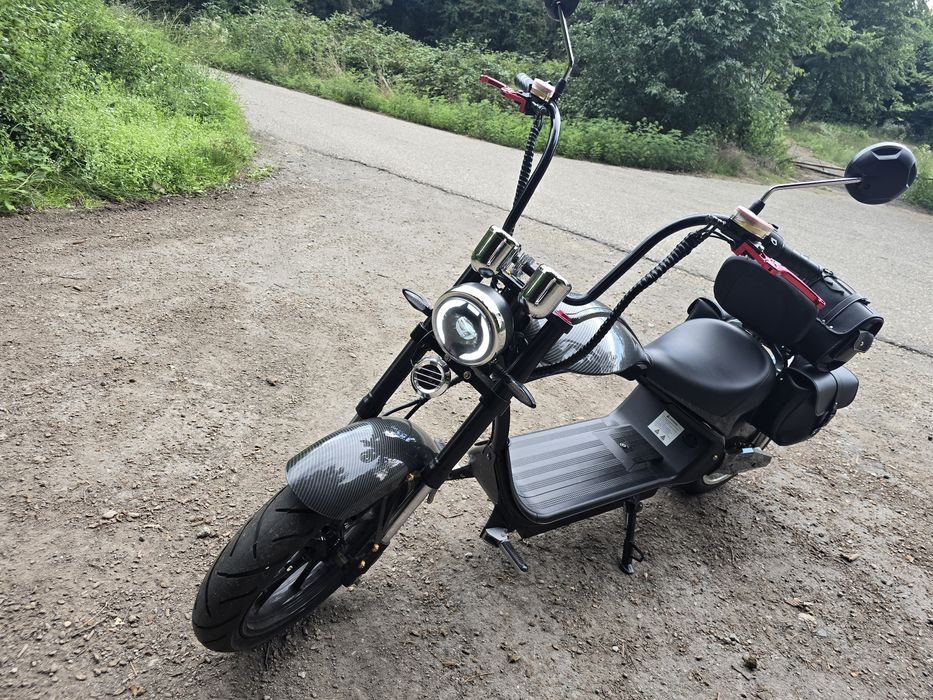 Scuter electric MH3 Carbon 4000W brushless. Viteza 85km/h. Autonomie