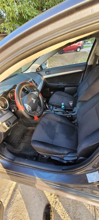 Vând mitsubishi lancer