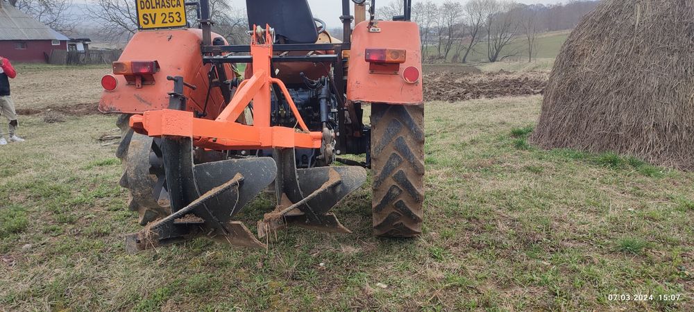 Plug robust pentru tractor!