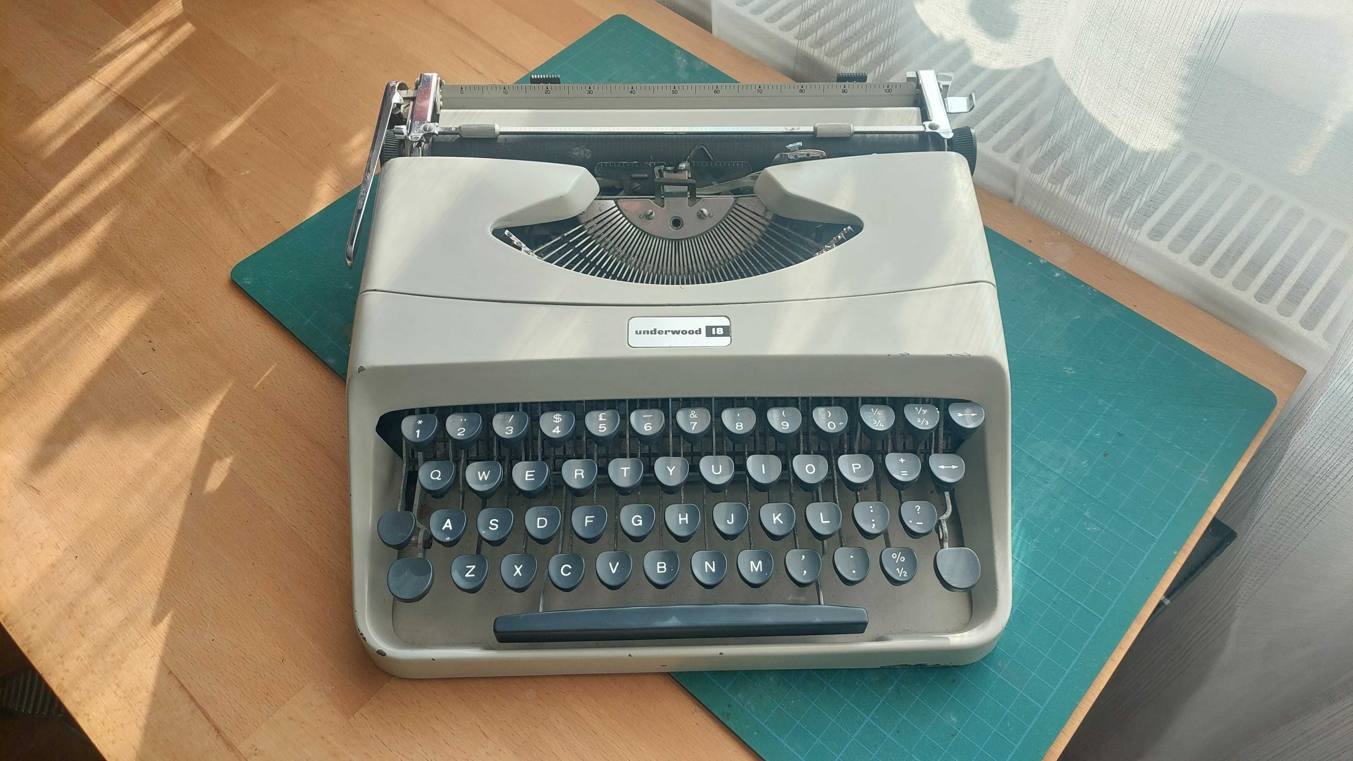 Mașină de scris Underwood 18